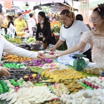 Lễ hội Bánh dân gian Nam Bộ 2026: Bản đồ Việt Nam làm từ xôi nặng 700kg, với 34 màu sắc