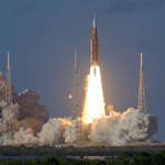 NASA triển khai sứ mệnh đưa người bay quanh Mặt Trăng