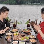 Quán ăn hạnh phúc "đột nhập" nhà hàng của Ngọc Trinh