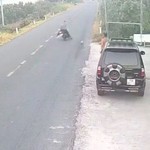 Vĩnh Long: Va chạm với quả bóng bé trai đá ra giữa đường, người đi xe máy tử vong