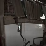 Nền đất sụt sâu, tường nứt toác, 11 hộ dân phải di dời khẩn cấp