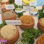 "Cơm muối và áo dài Việt": Khi di sản được gìn giữ bởi bàn tay nghệ nhân