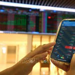 Chứng khoán phiên cuối tháng 4 điều chỉnh sâu trước kỳ nghỉ lễ