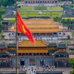 Khách nườm nượp đến quần thể di tích cố đô Huế, lượng vé đạt kỷ lục
