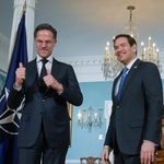 Ông Trump lại dọa rút khỏi NATO