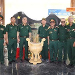 Dâng hoa, dâng hương tưởng nhớ 62 liệt sĩ Trung đoàn 271 tại xã An Ninh (tỉnh Tây Ninh)