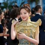 Ca sĩ Vương Tiểu Vĩ ra mắt ca khúc mới tại Cannes sau màn xuất hiện ở Grammy
