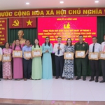 Xã Hưng Long trao Huy hiệu Đảng và tuyên dương các điển hình học tập, làm theo Bác
