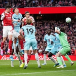 Arsenal tiến sát chức vô địch Ngoại hạng Anh