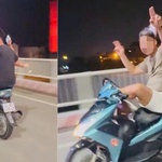 Thanh niên điều khiển xe máy bằng chân, khoe trên TikTok