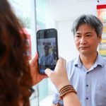 Viettel hỗ trợ xác thực thông tin thuê bao tại nhà cho người cao tuổi