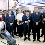 Tổng Bí thư, Chủ tịch nước Tô Lâm thăm nhà máy và trung tâm thử nghiệm tàu điện ngầm Singapore