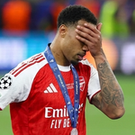 Gabriel xin đá quả phạt đền cuối cùng của Arsenal nhưng đá hỏng