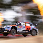 Thierry Neuville dẫn đầu vòng chạy thử Rally Bồ Đào Nha