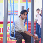 Mái ấm gia đình Việt: Khải Đăng tặng giường cho ba chị em phải ngủ dưới nền đất