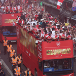 Arsenal tưng bừng diễu hành xe buýt mừng chức vô địch Ngoại hạng Anh