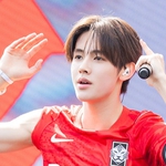 Seonghyeon khuấy động không khí cổ vũ đội tuyển Hàn Quốc