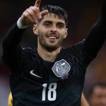 Patrick Beach tỏa sáng trong ngày ra mắt World Cup