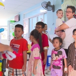 Bệnh viện Đa khoa Chánh Hưng trao yêu thương, tiếp sức bệnh nhi nhân Ngày Quốc tế Thiếu nhi
