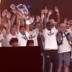 PSG đón mừng chiếc cúp Champions League lần thứ 2 liên tiếp