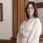 Anne Hathaway mang thai con thứ ba
