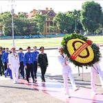 Đại biểu dự Đại hội Đoàn TNCS Hồ Chí Minh toàn quốc lần thứ XIII báo công dâng Bác