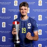 Thần đồng 18 tuổi - Alajbegovic vượt mặt Messi giúp Bosnia và Herzegovina giành vé đi tiếp