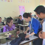 Lớp học nghề kết nối thanh niên Việt Nam - Lào