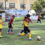 Ước mơ sân cỏ HTV Cup: Khi con biết đứng dậy