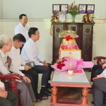 Lãnh đạo TP. Hồ Chí Minh thăm, chúc thọ người cao tuổi tiêu biểu nhân kỷ niệm 85 năm Ngày Người cao tuổi Việt Nam