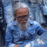Người chung quanh ta: Người thợ tạo dấu ấn riêng trên từng chiếc quần jean