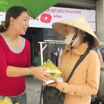 "Cơm Thiện Nguyện" - Gửi yêu thương từ những nghệ sĩ Nhà hát Bông Sen