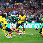 Mexico chấm dứt cơn khát 40 năm ở vòng knock-out World Cup