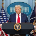 Tổng thống Trump hủy kế hoạch thu phí qua eo biển Hormuz, tiết lộ thỏa thuận thay thế