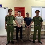 Bắt khẩn cấp 2 tài xế ô tô gây rối trật tự công cộng