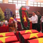 Tổng Bí thư, Chủ tịch nước Tô Lâm dâng hương tưởng niệm anh hùng liệt sĩ tại công viên Lê Thị Riêng