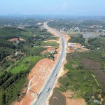 Công bố tình huống khẩn cấp thiên tai trên đường Hồ Chí Minh