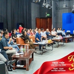 Chuyện chúng tôi: Đếm ngược đến giờ lên sóng cùng ê-kíp Cầu truyền hình "Rạng rỡ tên Người"