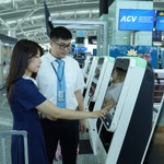 Vietnam Airlines thử nghiệm kiosk tự phục vụ tại sân bay Nội Bài