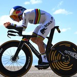 Remco Evenepoel thắng chặng 16 Tour de France