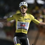 Tadej Pogacar thắng chặng 19, chạm gần ngôi vương Tour de France