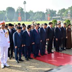 Lãnh đạo Đảng, Nhà nước vào Lăng viếng Chủ tịch Hồ Chí Minh và tưởng niệm các Anh hùng liệt sĩ