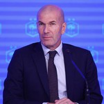 CĐV Pháp háo hức chào đón HLV Zinedine Zidane