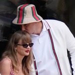 Taylor Swift và Travis Kelce: Chuyện tình bắt đầu từ một chiếc vòng tay