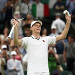 Sinner thẳng tiến vào tứ kết Wimbledon 2026