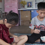 Mái ấm gia đình Việt: Cậu bé mong cha được sống lâu cùng gia đình