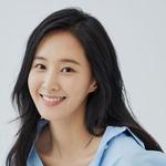 Yuri - Girls' Generation rời SM Entertainment sau 19 năm