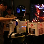HTV lần đầu đưa robot vào hoạt động hỗ trợ xã hội