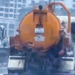 Danh tính tài xế xe bồn hút bùn để chất thải tràn xuống Vành đai 3 Hà Nội