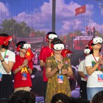 Nghe giọng Bác Hồ qua công nghệ VR tại Chương trình "Trở về thời khắc thiêng liêng"